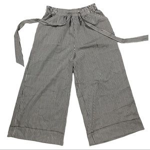 Zara palazzo pants size XS trafaluc exclusive style women’s pants striped b & w